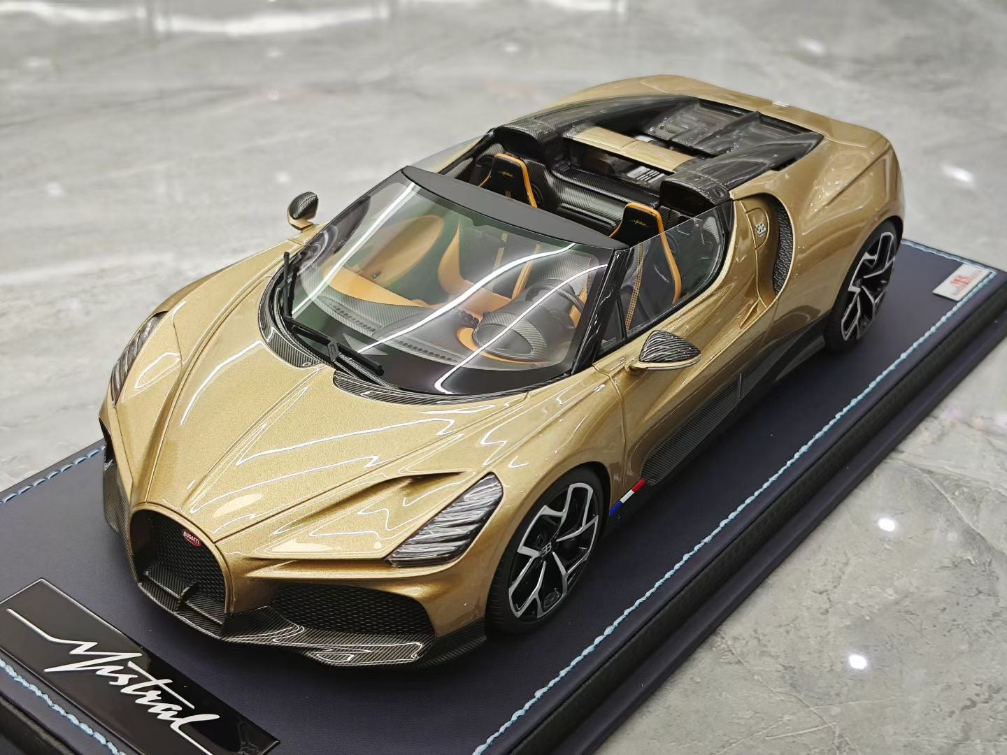 MR 1/18 Bugatti W16 Mistral Convertible