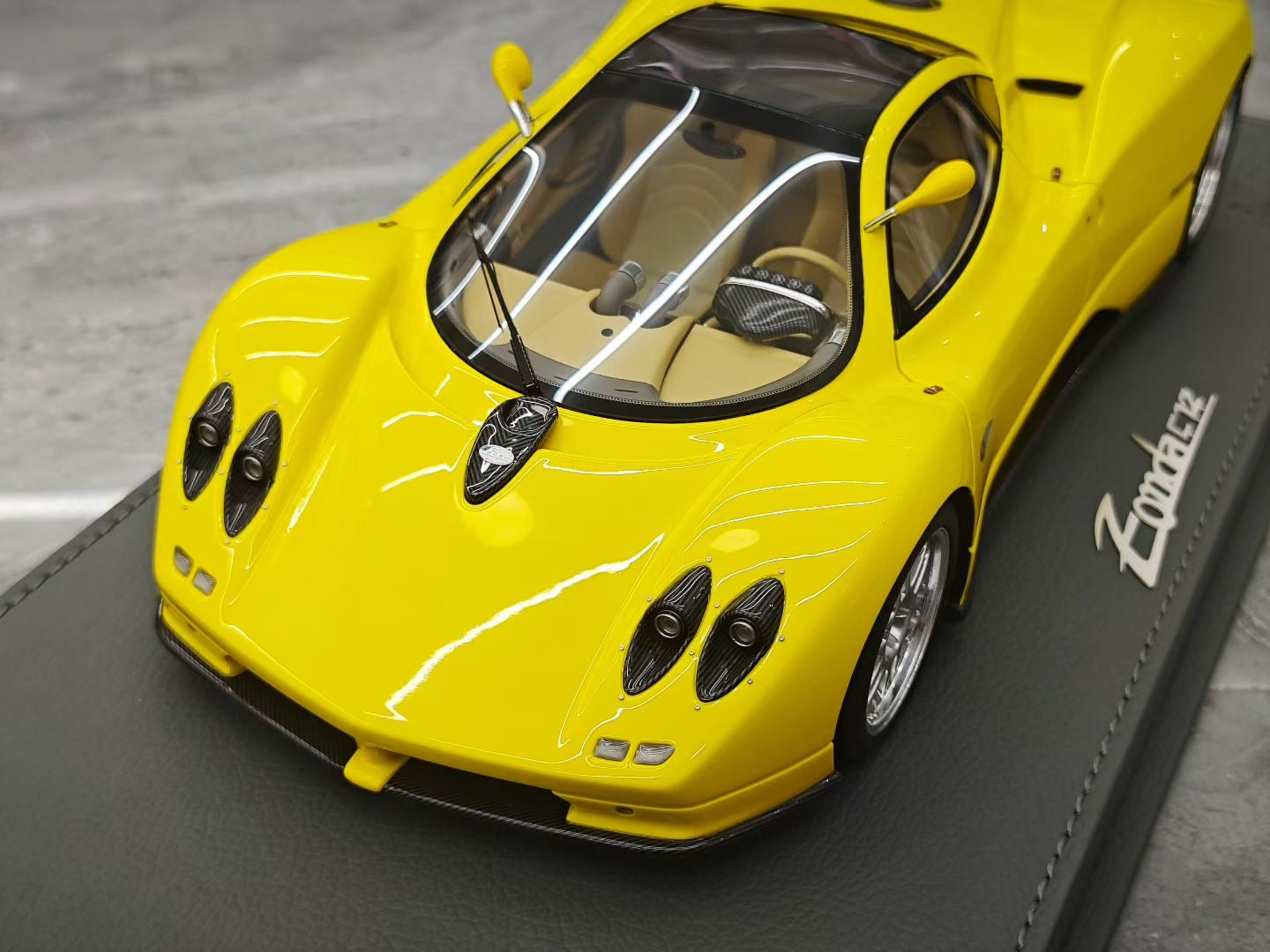 BBR 1/18 Pagani Zonda C12