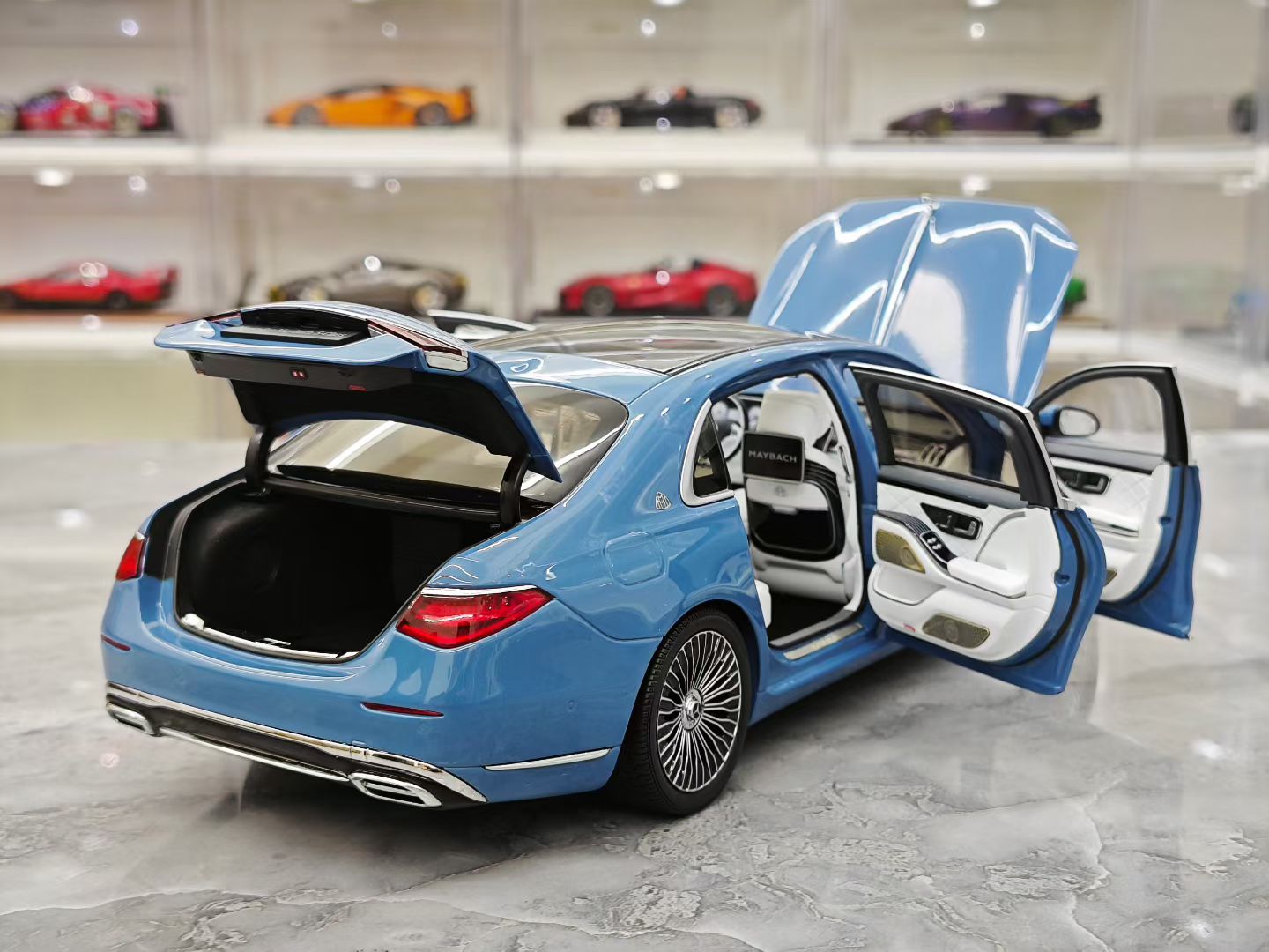 AR 1/18 Mercedes-Benz Maybach S-Class S680S