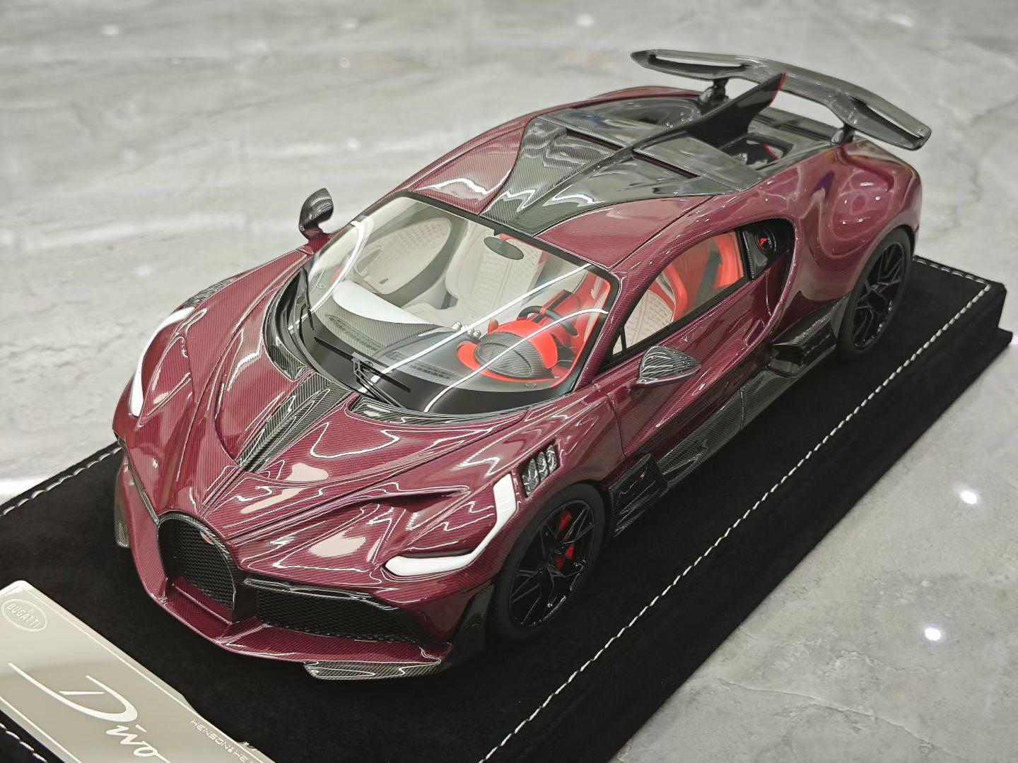 HH Model 1/18 Bugatti Divo Supercar