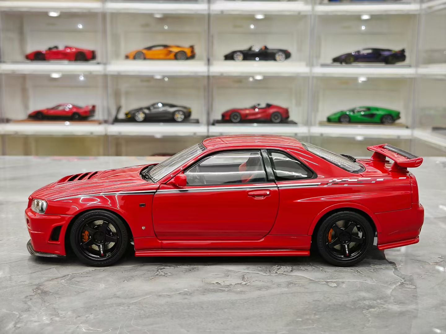 MOTORHELIX  1/18 Nissan GTR R34 Skyline