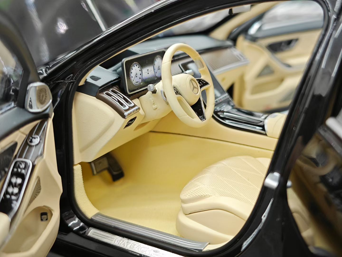 AR 1/18 Mercedes-Benz Maybach S-Class S680S