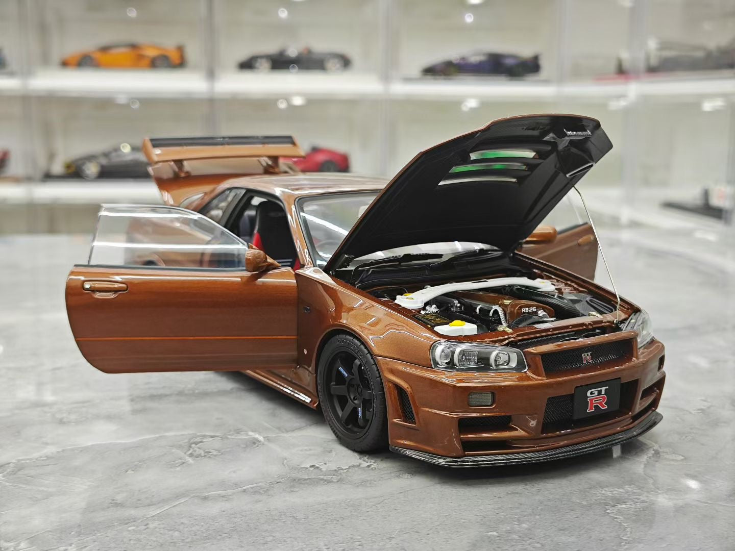 MOTORHELIX 1/18 Nissan GTR R34 Skyline