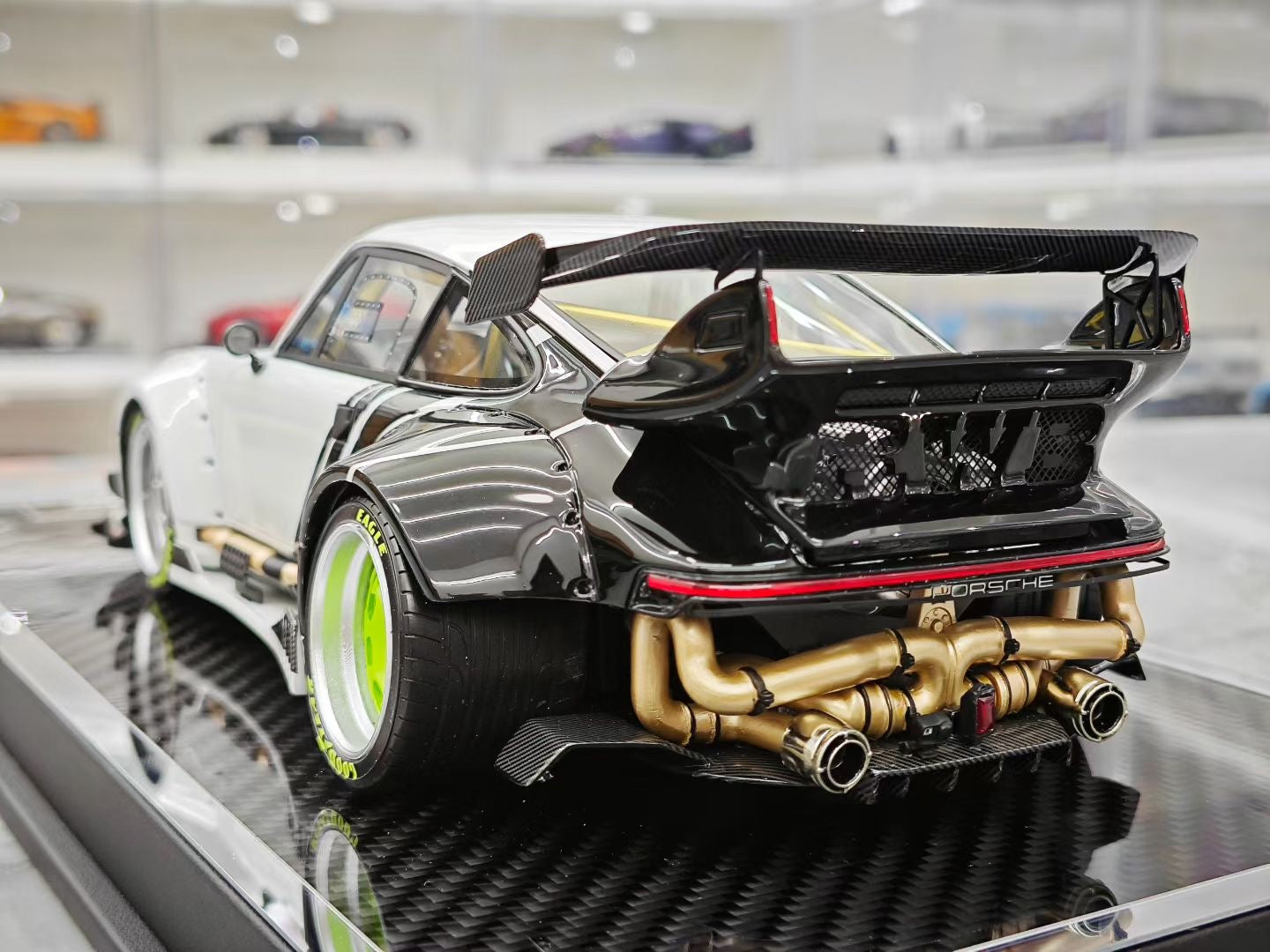 MCM 1/18 heavily modified Porsche 964 RWB widebody