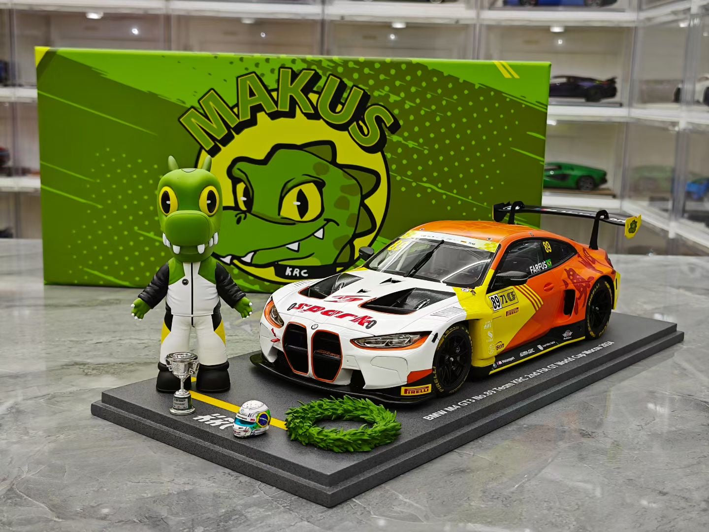 SPARK 1/18  2024 Macau GT Race BMW M4 GT3 Favrex Model