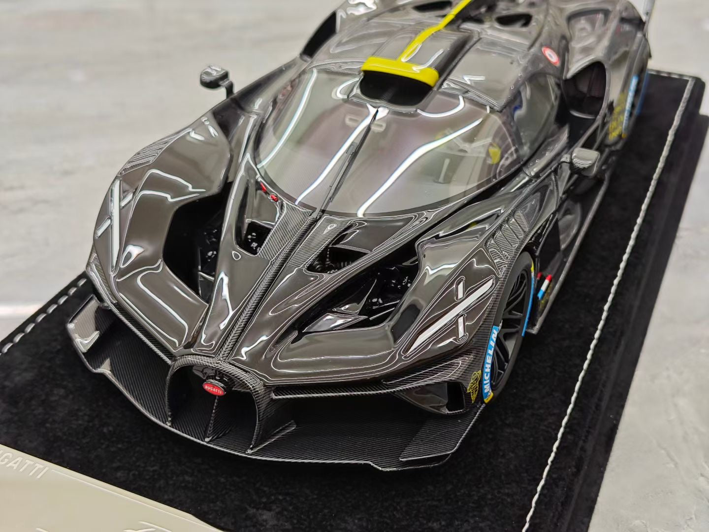 HH Model 1/18 Bugatti Bolide Fireball