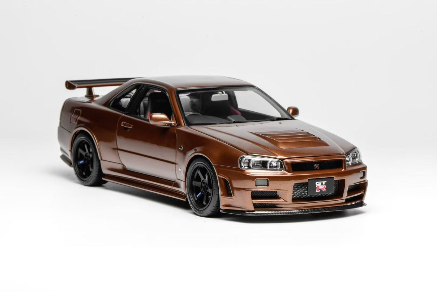 MOTORHELIX 1/18 Nissan Skyline GT-R (R34) CUSTOMIZED VERSION