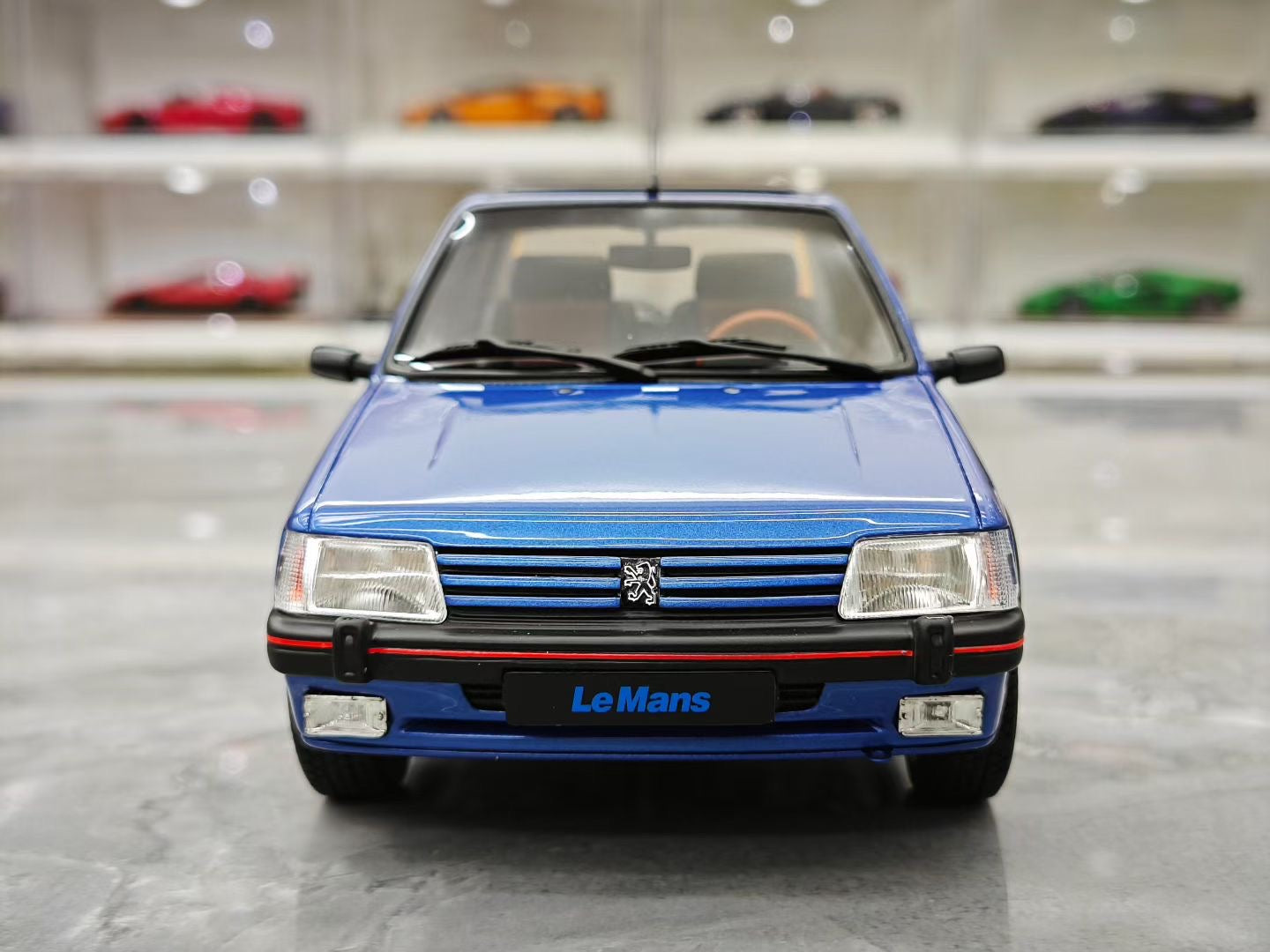 OTTO 1/18 Peugeot 205 1.9 GTI