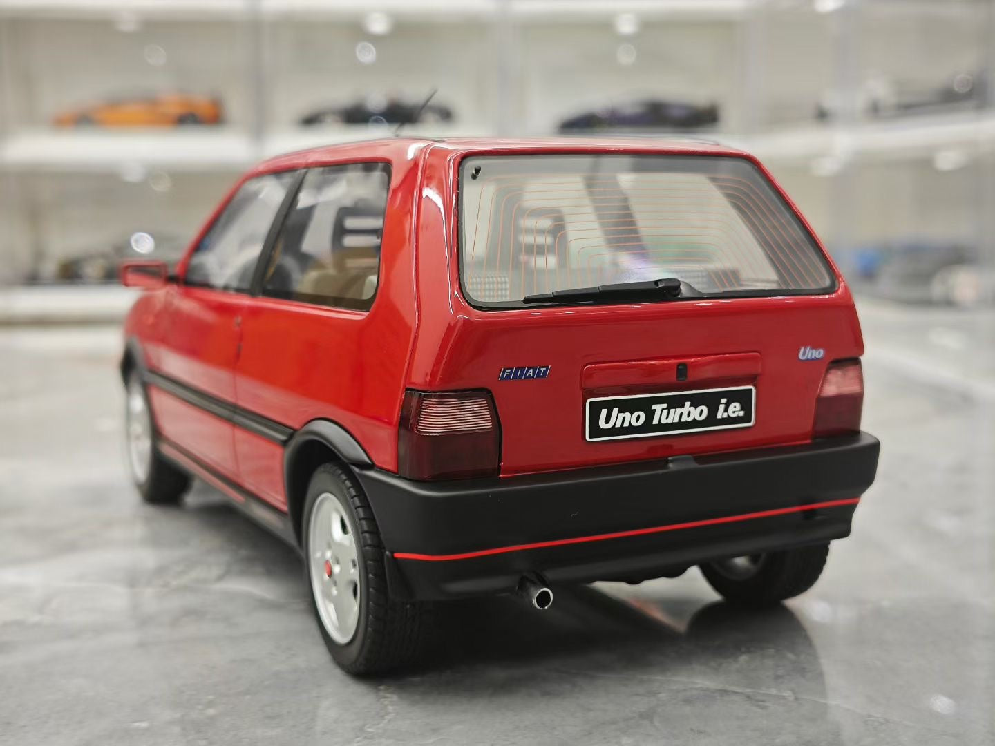 OTTO 1/18 Sofia FIAT UNO TURBO i.e