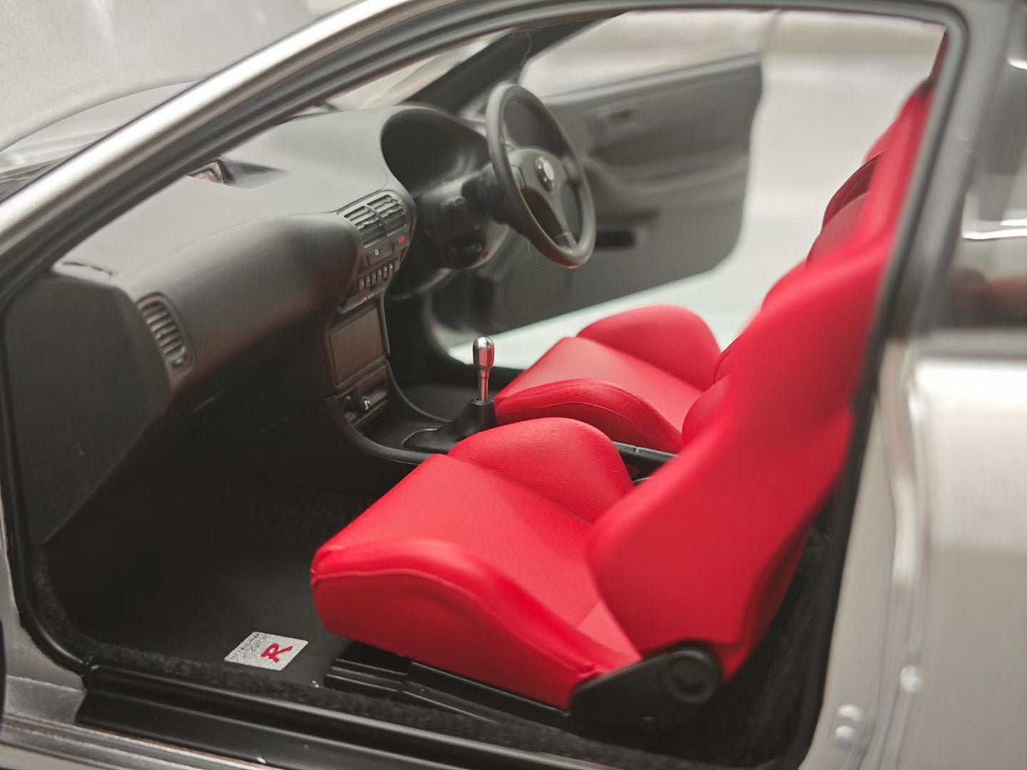 MH 1/18 Honda Civic Type R DC2