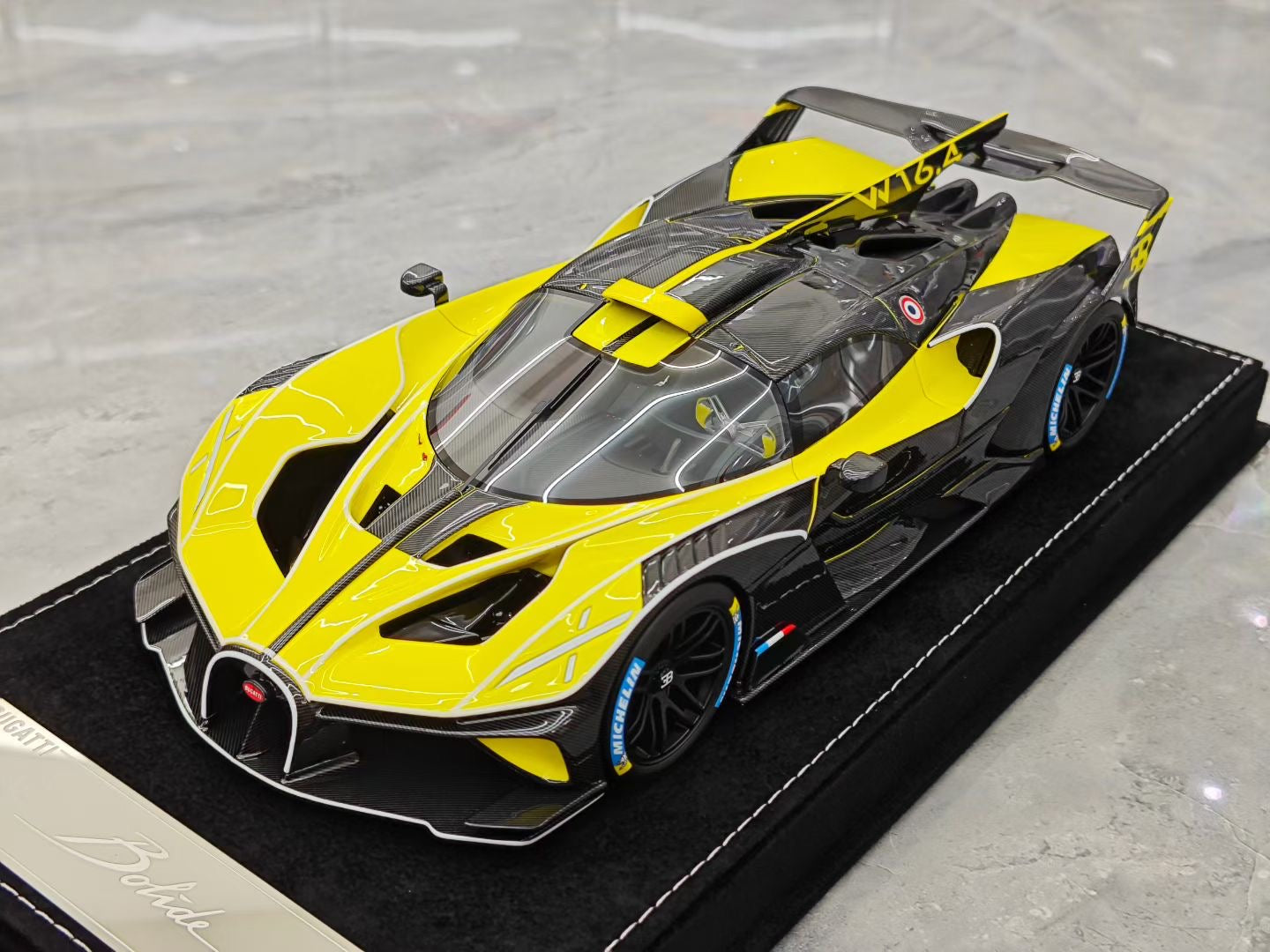 HH Model 1/18 Bugatti Bolide Fireball