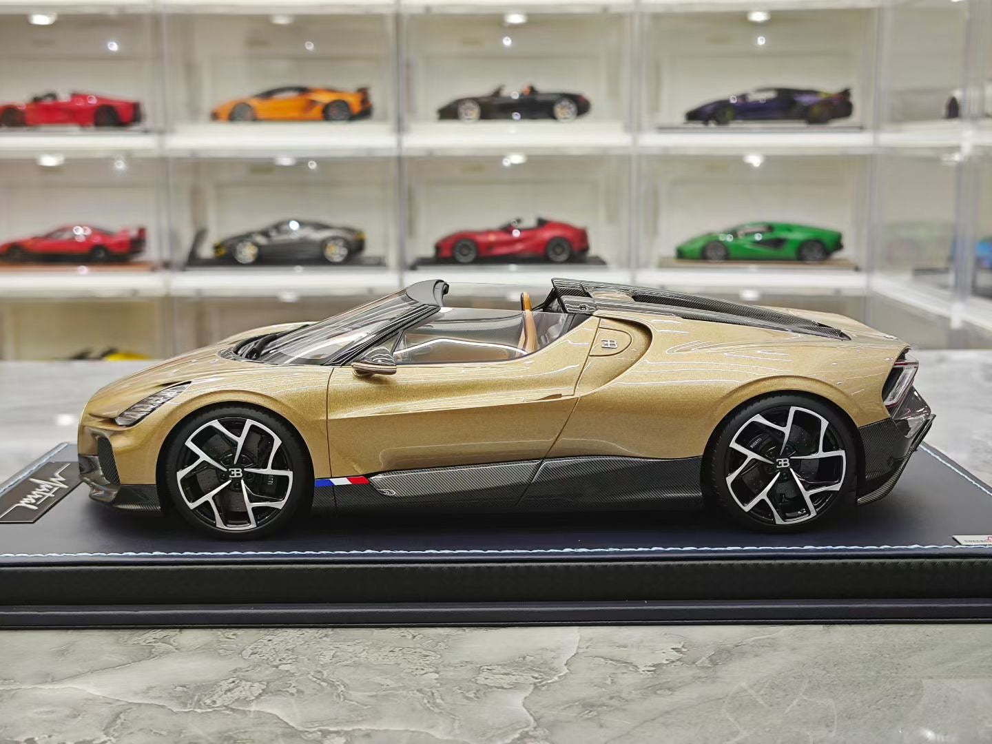 MR 1/18 Bugatti W16 Mistral Convertible