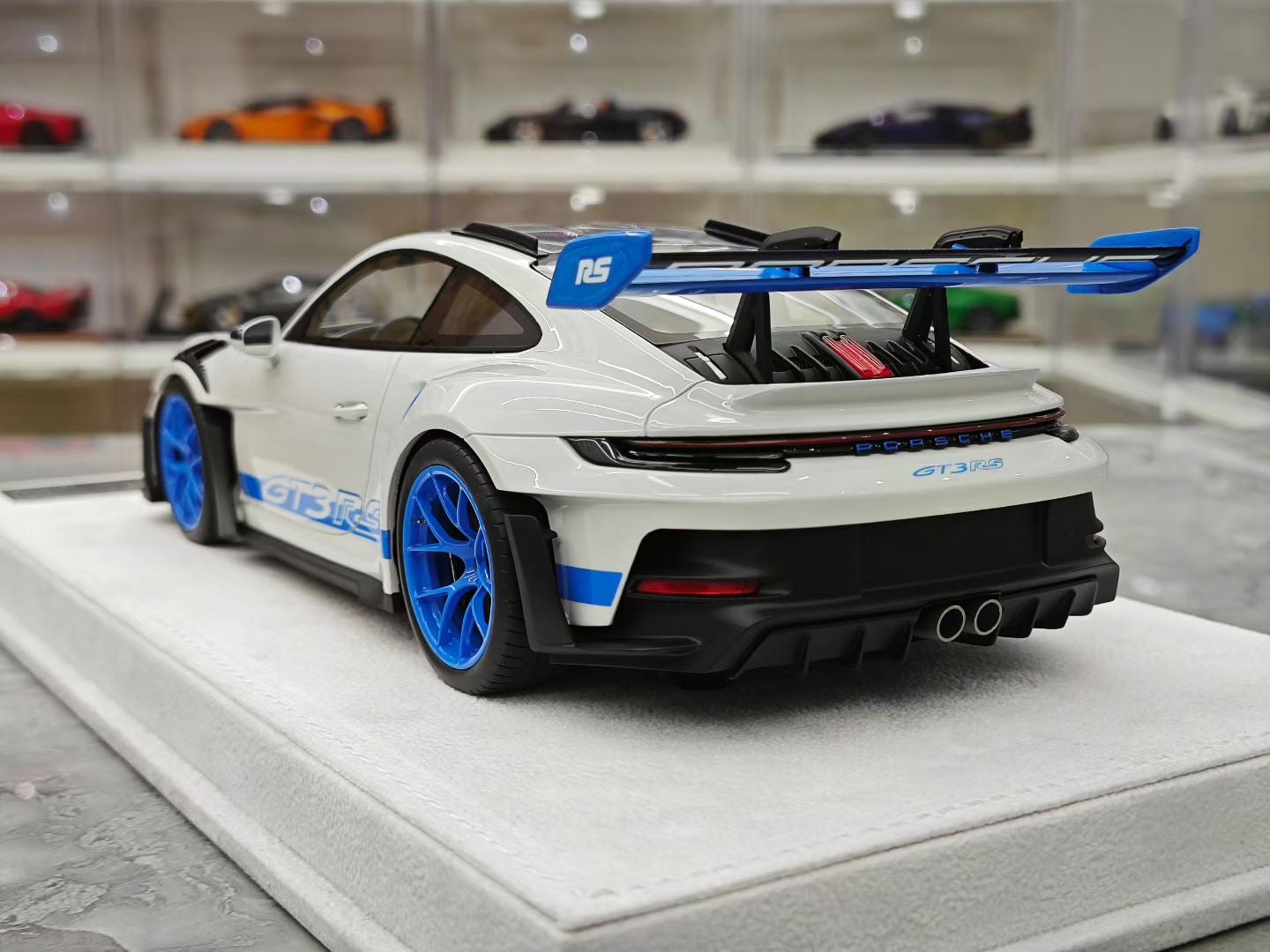FUELME  1/18 Porsche 992 GT3 RS