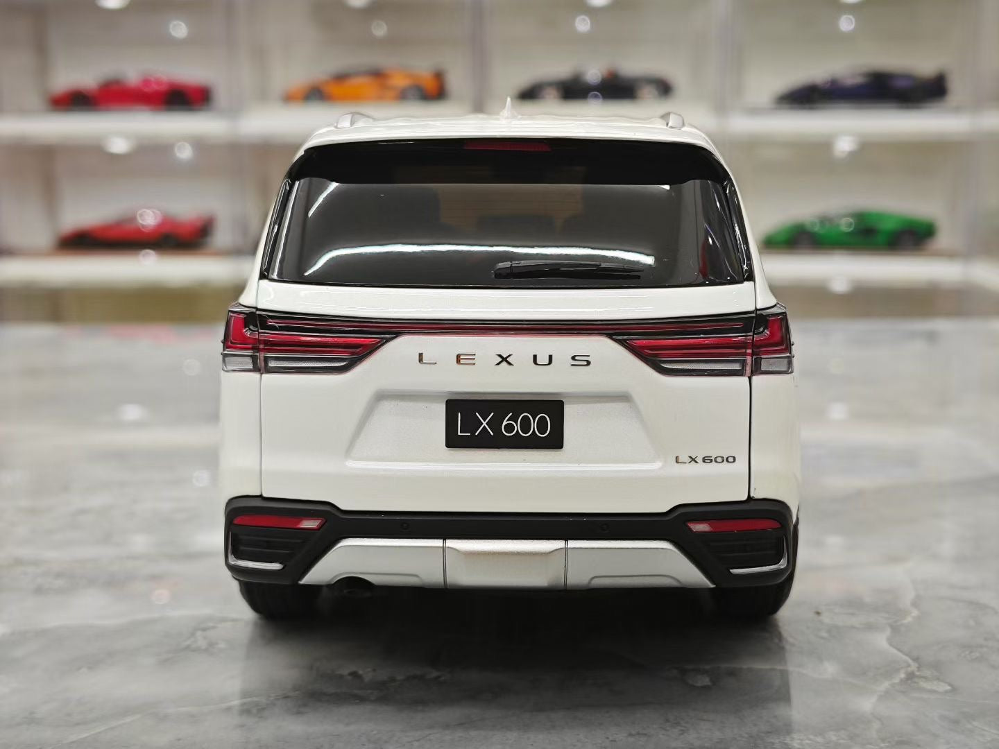 LCD 1/18 Lexus LX600 Alloy Fully Open