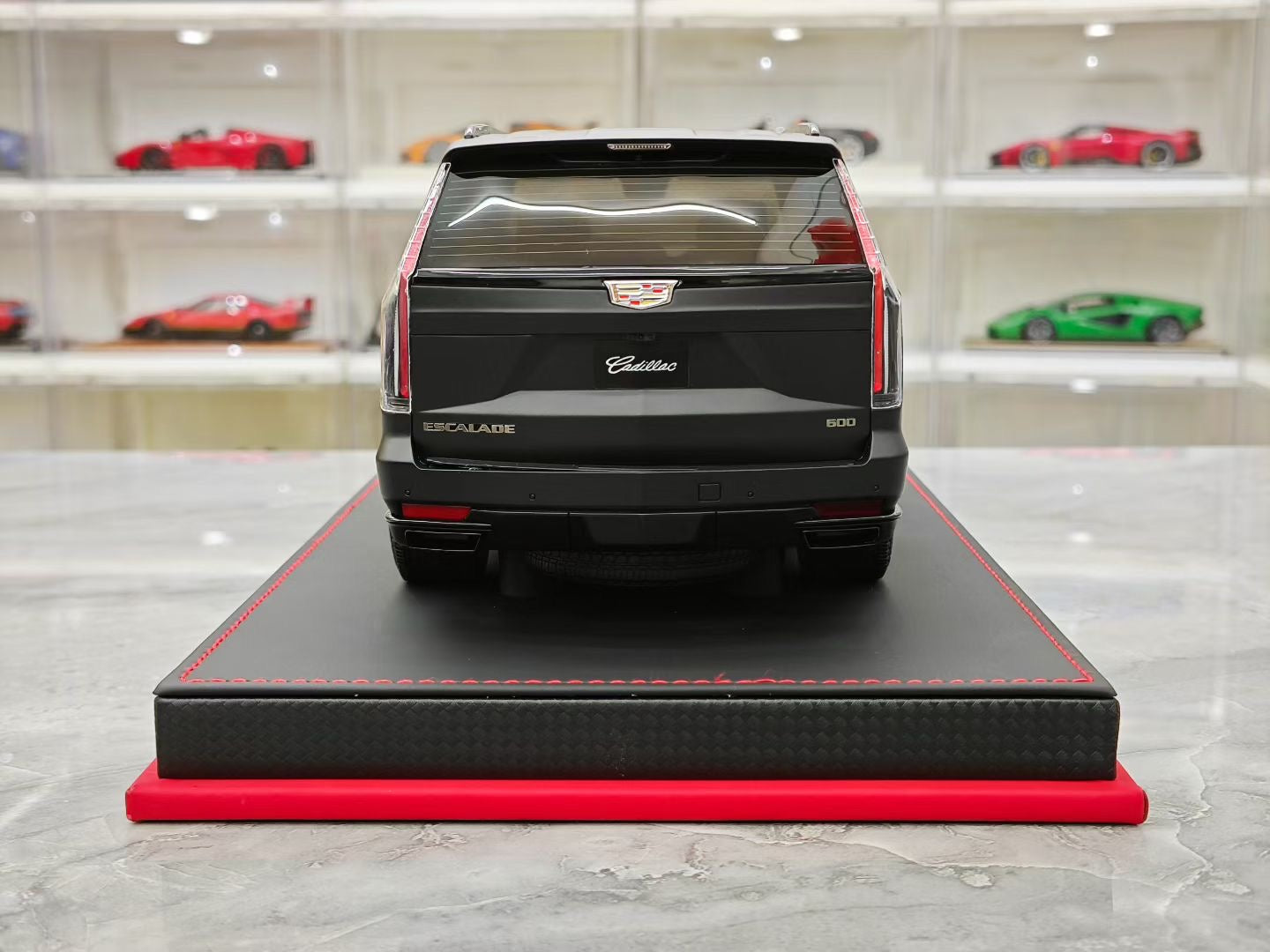 BBA model 1/18 Cadillac Escalade