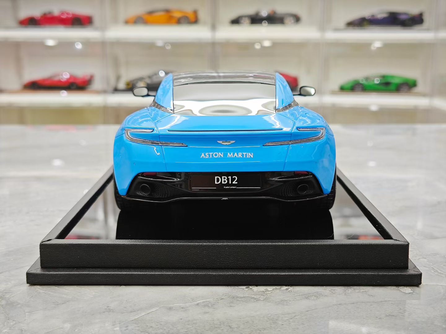 MH 1/18 Aston Martin DB12 COUPE