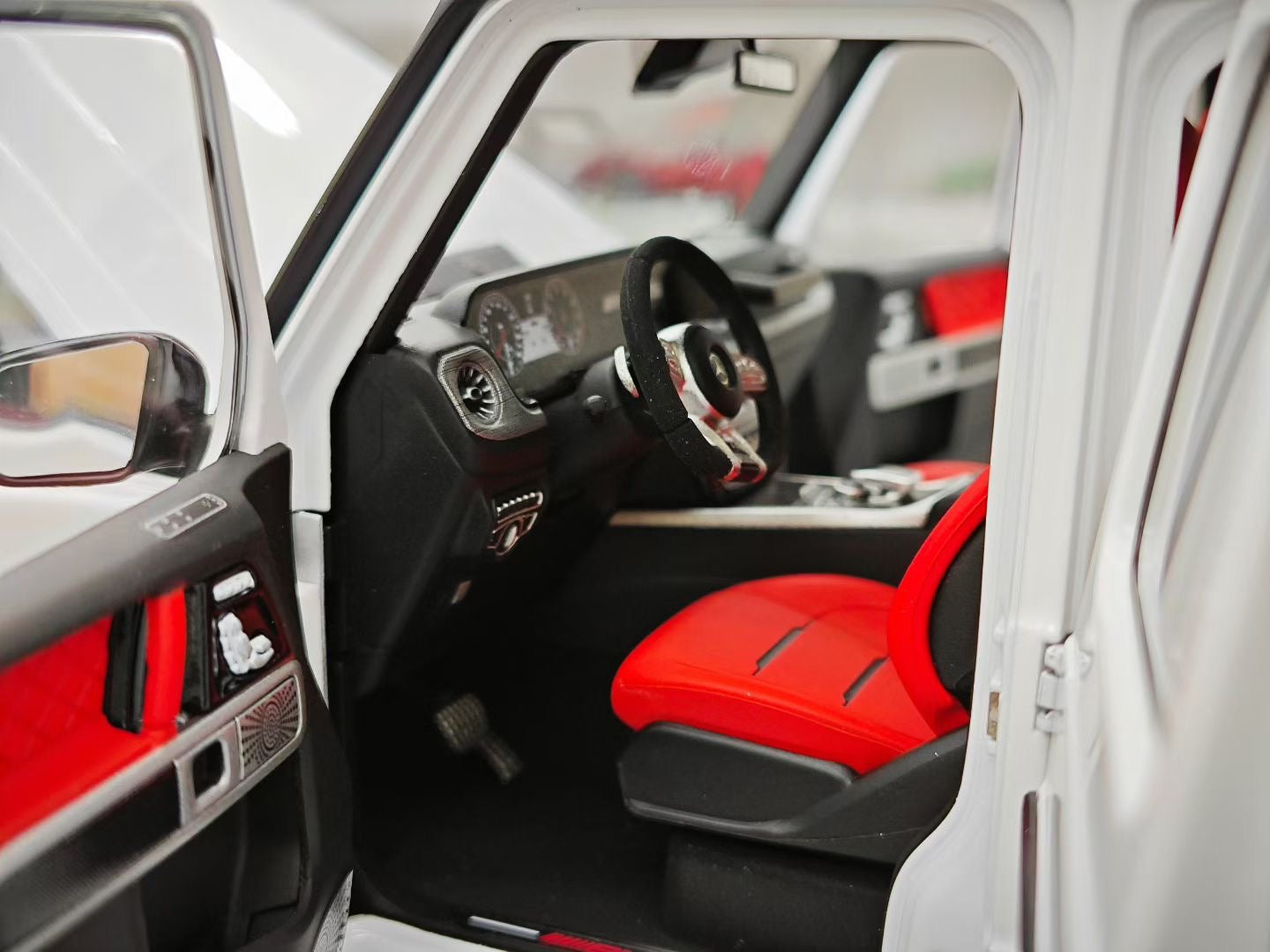 AR 1/18 Mercedes-AMG G63 Grand Edition