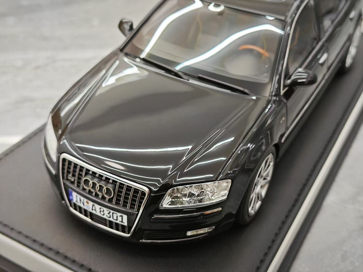 MOTORHELIX 1/18 2008 Audi A8 W12 Resin