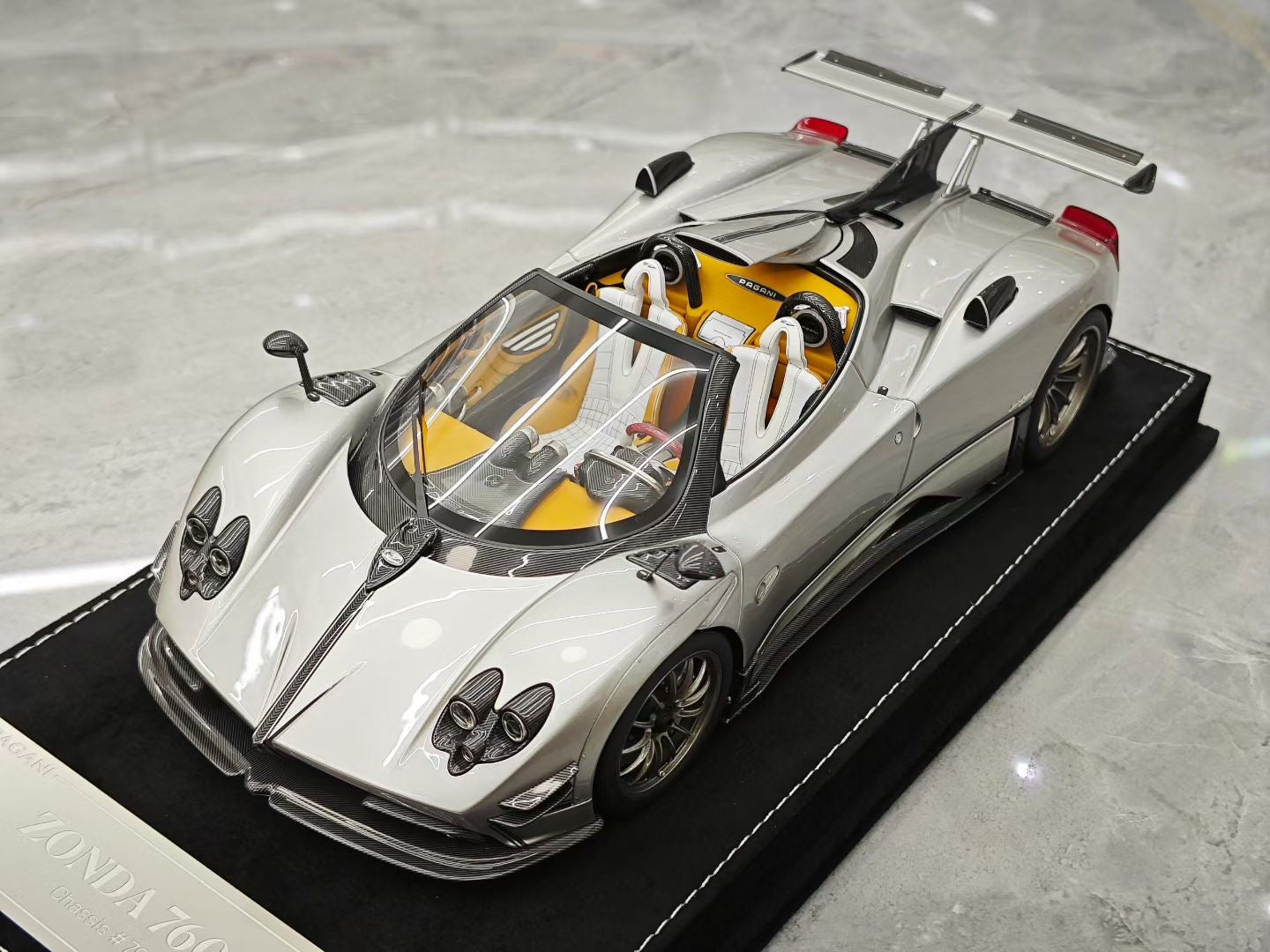 HH Model 1/18 Pagani Zonda Roadster 760