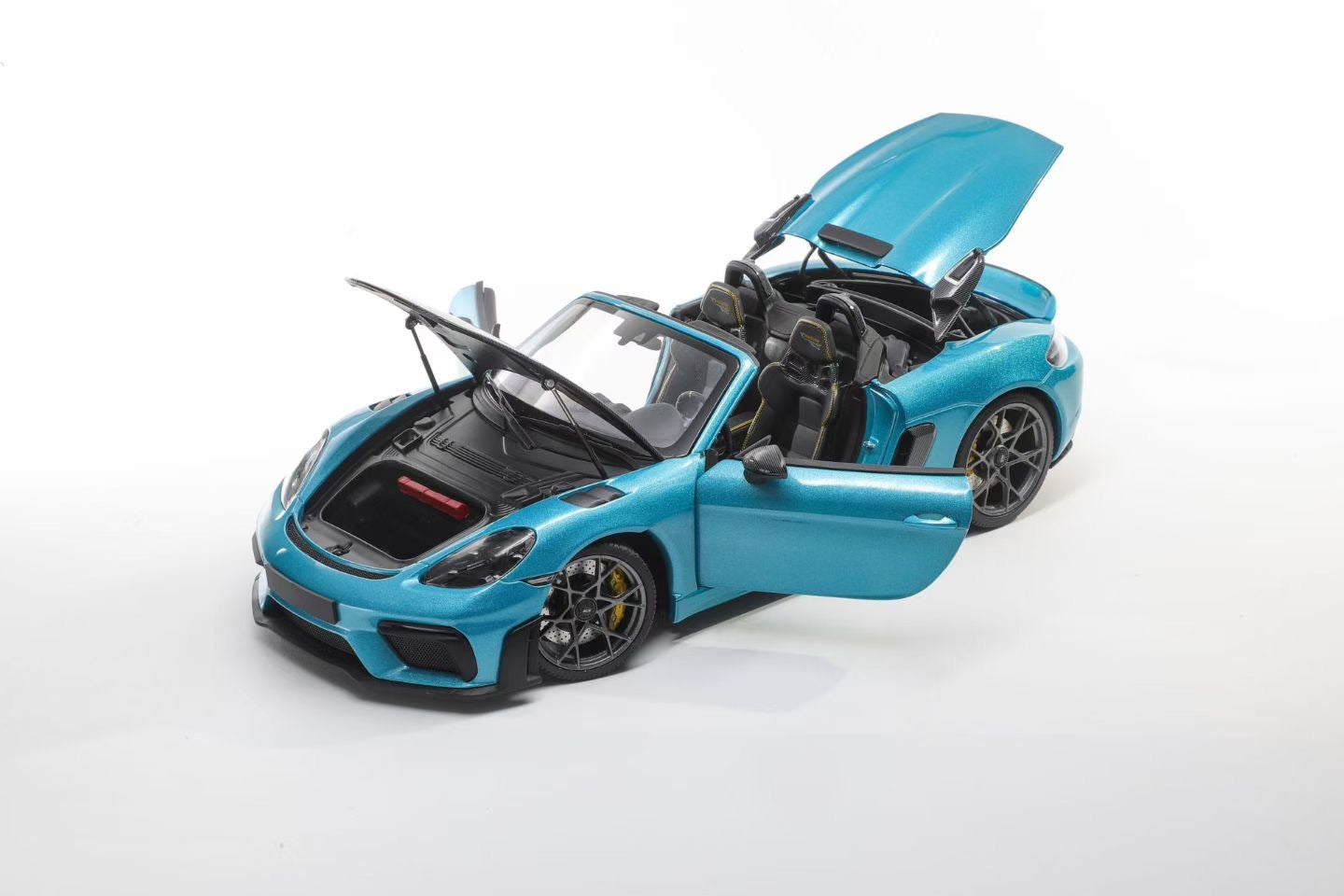 The Minichamps 1/18 Porsche 718 Sypder RS in Ipanema Blue is now available! Featuring numerous improvements over the standard model, the custom model comes in a gift box and is limited to just 300 units.