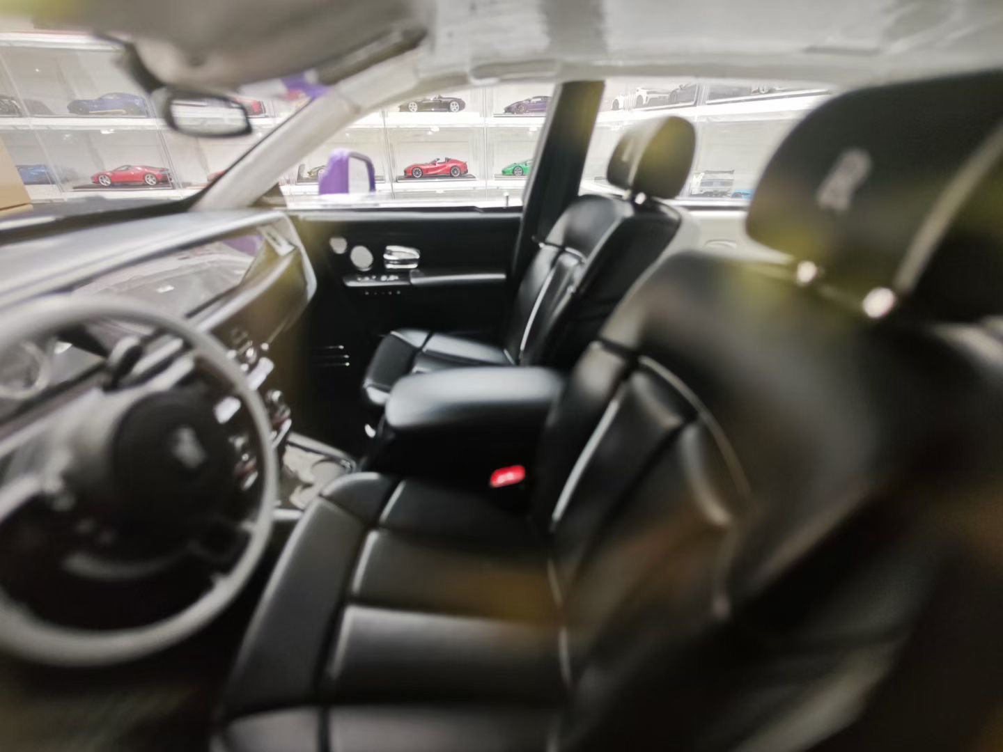 HH Model 1/18 Rolls-Royce Phantom VIII