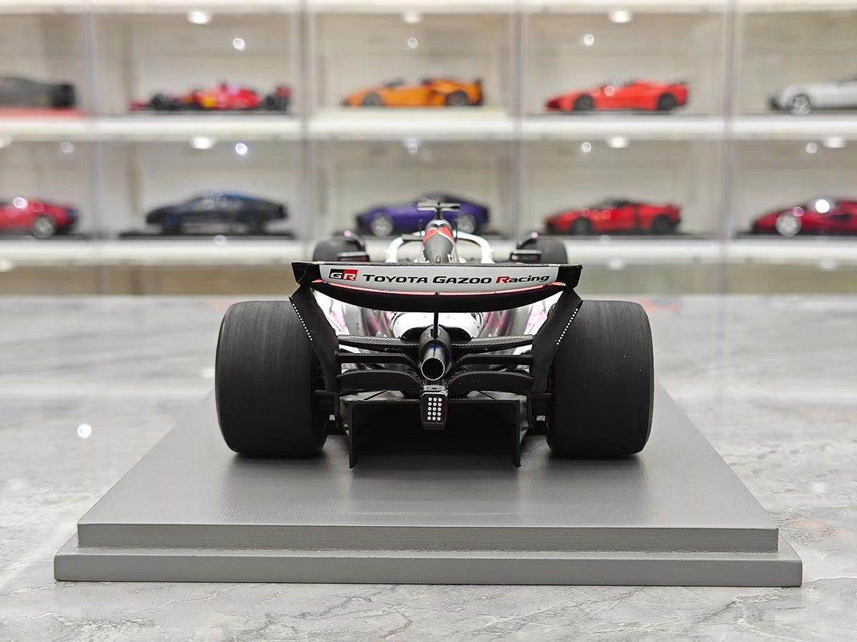 Spark 2025 Japanese GP – Haas VF-25 (Sakura Special Livery) – Ocon F1 – 1:18 Scale