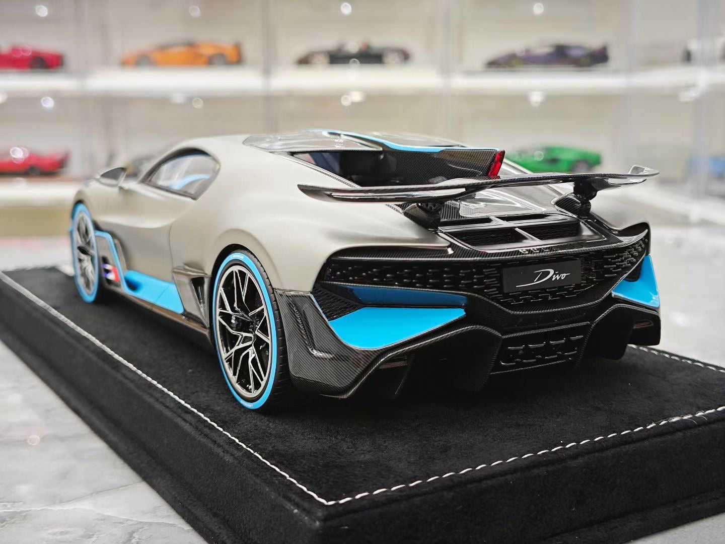 HH Model 1/18 Bugatti Divo Supercar
