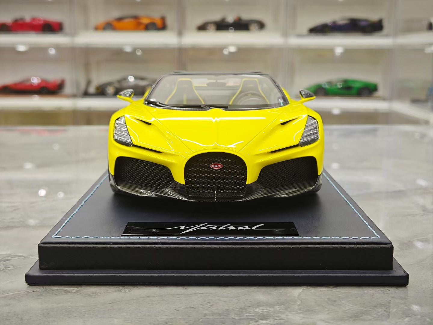 MR 1/18 Bugatti W16 Mistral Convertible