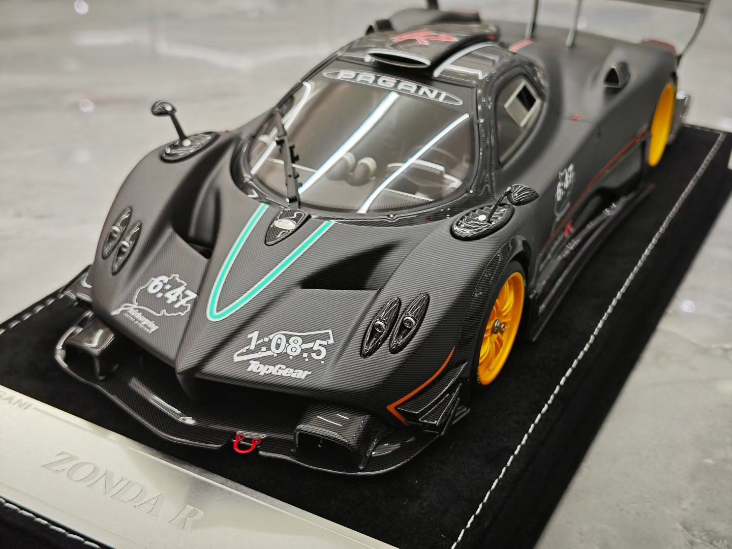 HH Model 1/18 Pagani Zonda R Evolution model