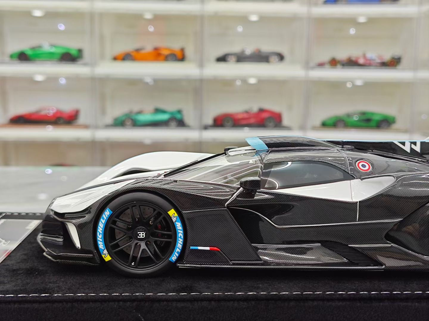 HH Model 1/18 Bugatti Bolide Fireball