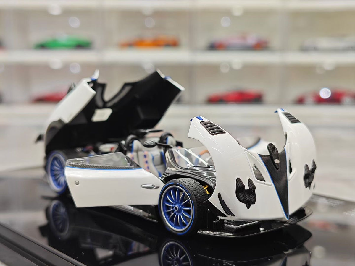 LCD Pagani Zonda HP Barchetta – 1:43 scale die-cast model with fully opening parts