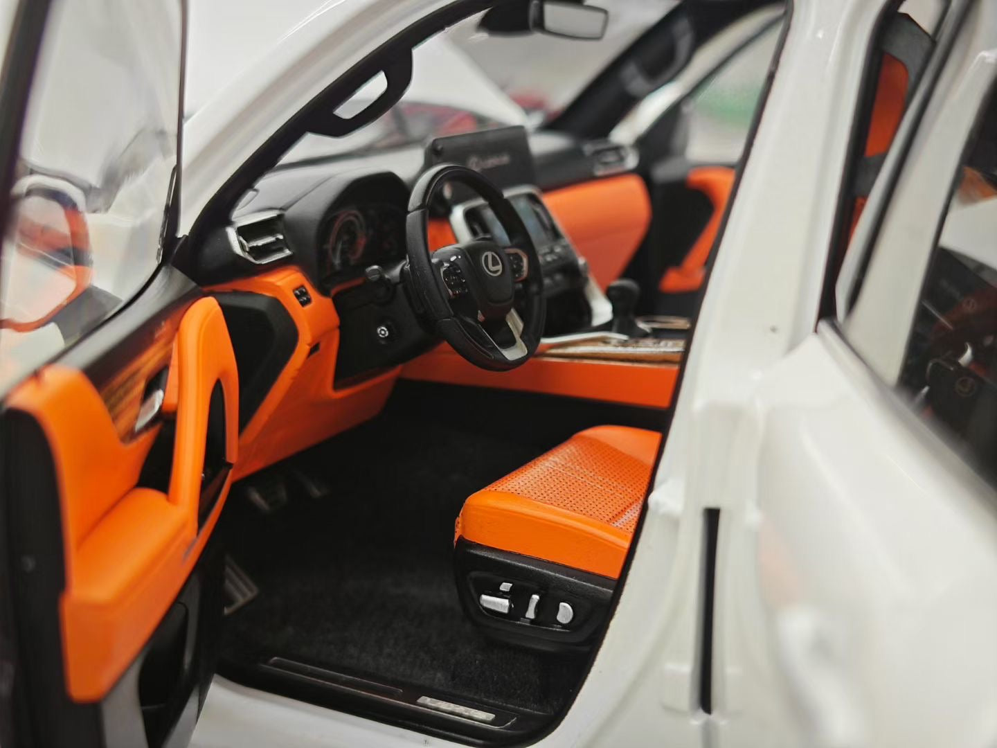 LCD 1/18 Lexus LX600 Alloy Fully Open