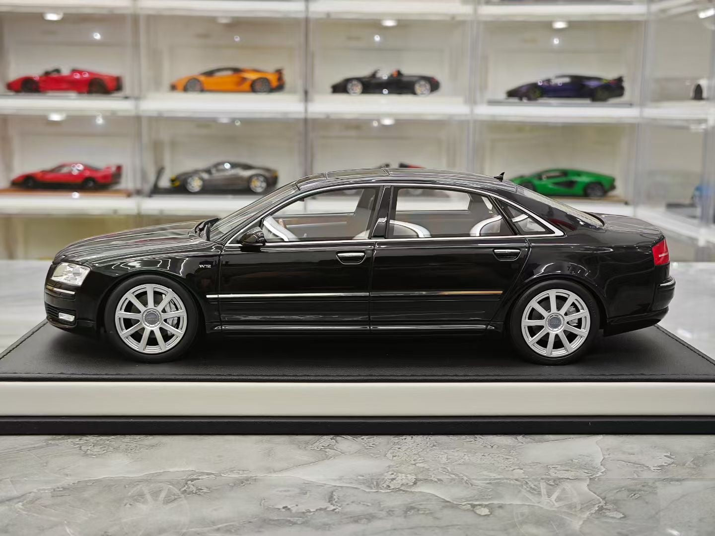 MOTORHELIX 1/18 2008 Audi A8 W12 Resin