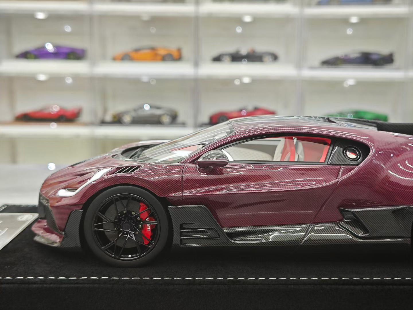 HH Model 1/18 Bugatti Divo Supercar
