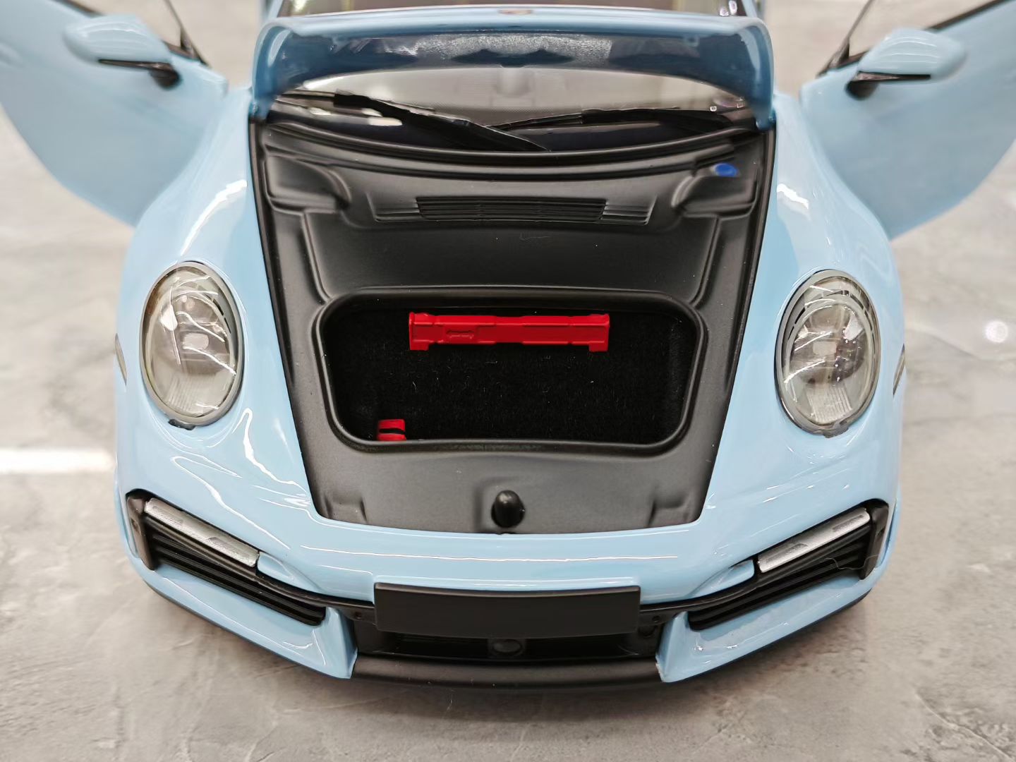 Minichamps 1/18 Porsche 911 992 Turbo S