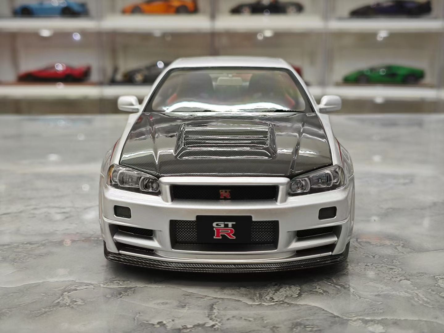 MOTORHELIX 1/18 Nissan GTR R34 Skyline