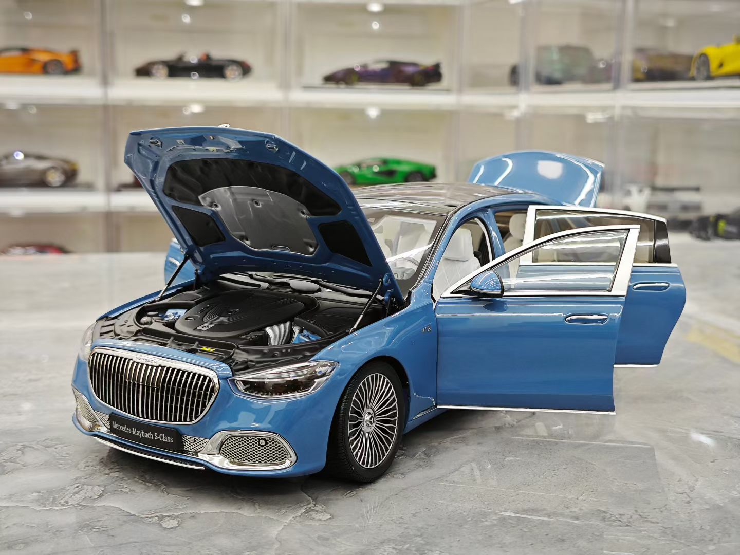 AR 1/18 Mercedes-Benz Maybach S-Class S680S