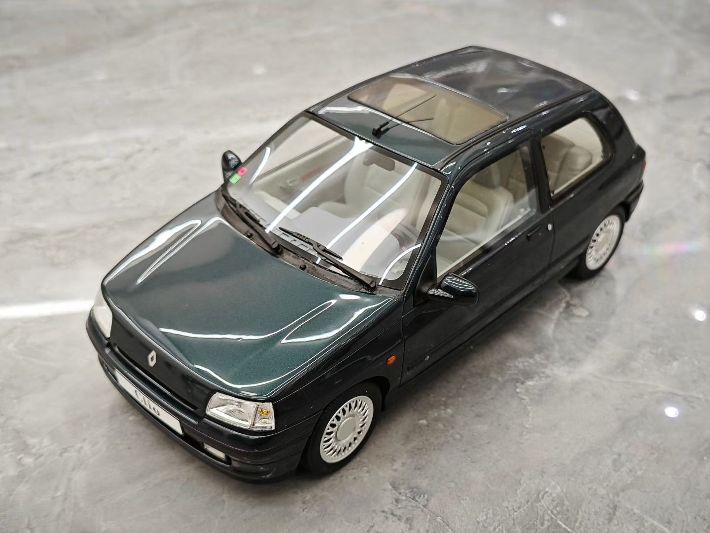 OTTO 1/18 RENAULT CLIO Baccarat Resin