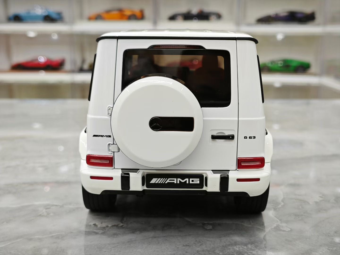AR 1/18 Mercedes-AMG G63 Grand Edition