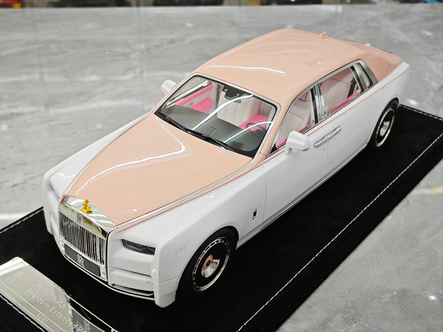 HH Model 1/18 Rolls-Royce Phantom VIII