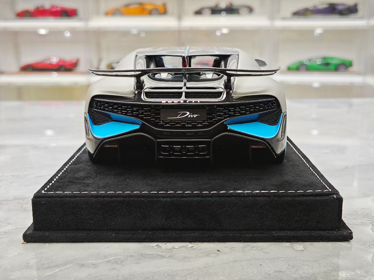 HH Model 1/18 Bugatti Divo Supercar