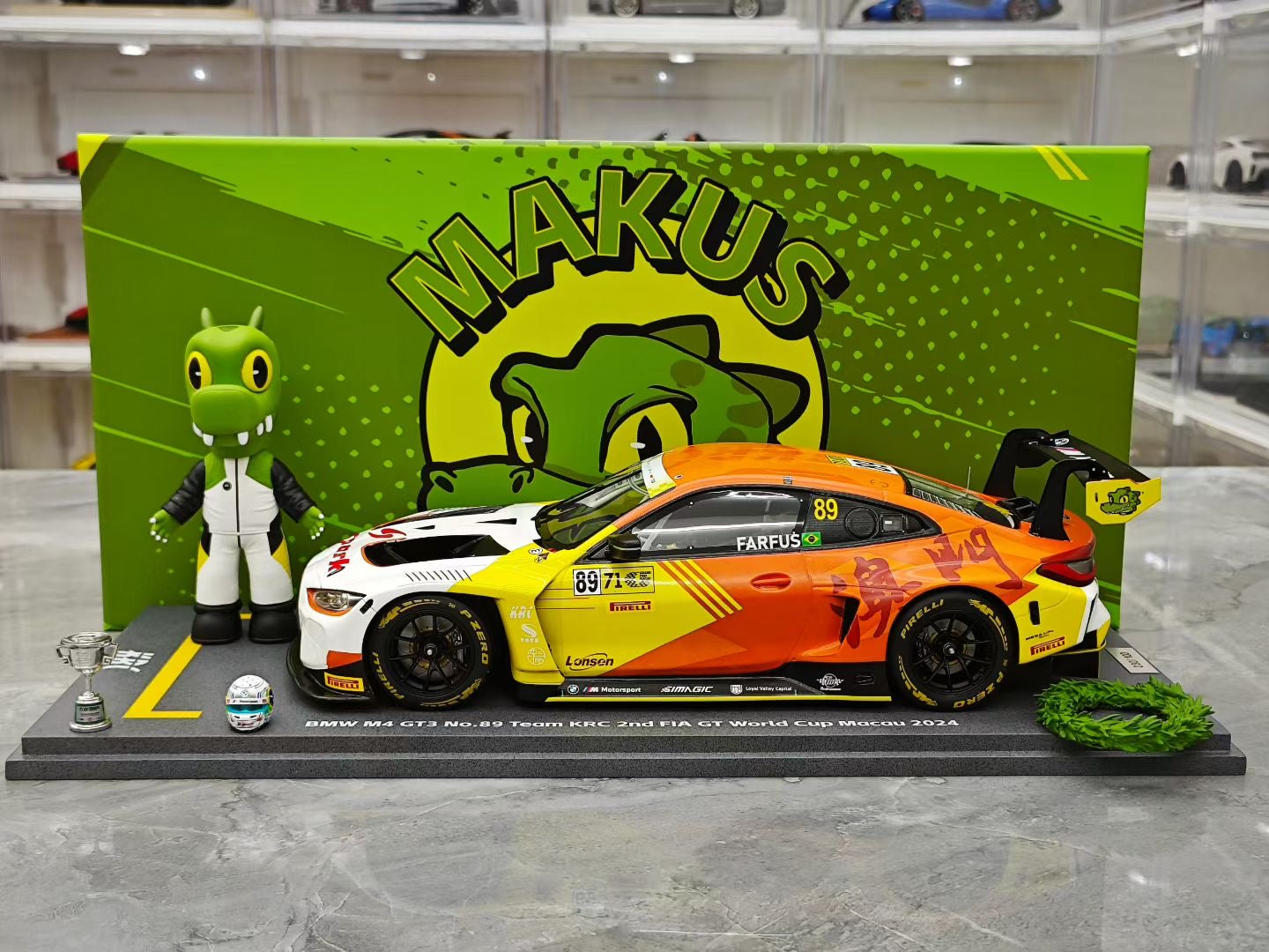 SPARK 1/18  2024 Macau GT Race BMW M4 GT3 Favrex Model