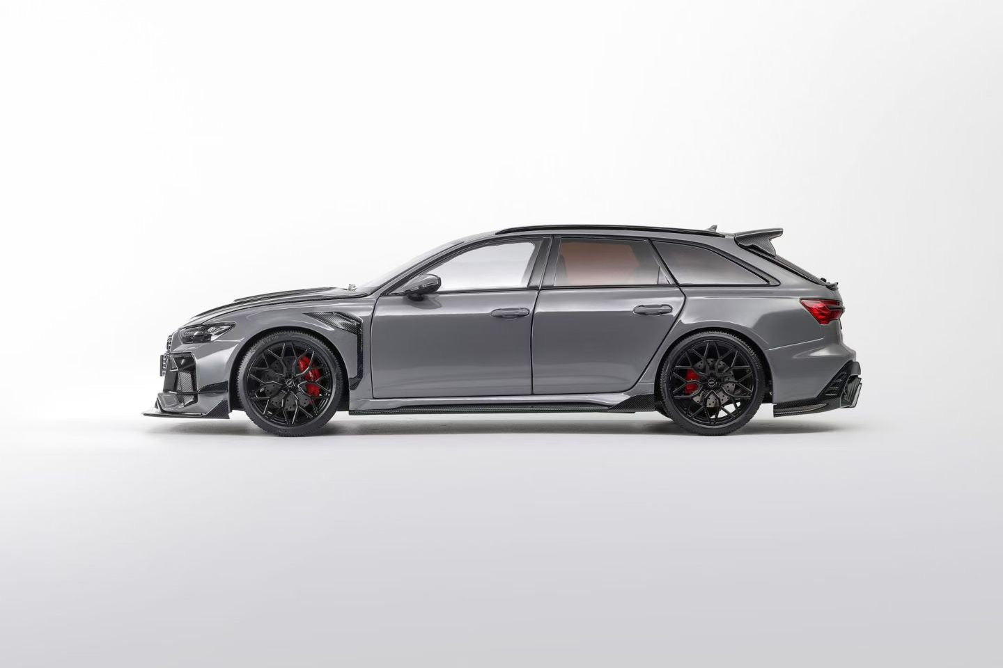 KiloWorks officially authorized 1/18 alloy DarwinPRO Audi RS6 cement gray