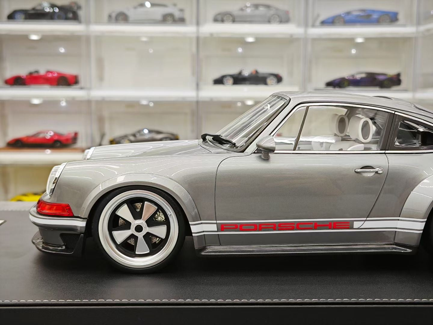 IVY 1/12 Porsche 911 Singer DLS