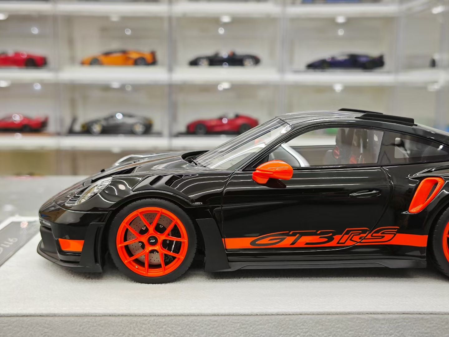 FUELME  1/18 Porsche 992 GT3 RS