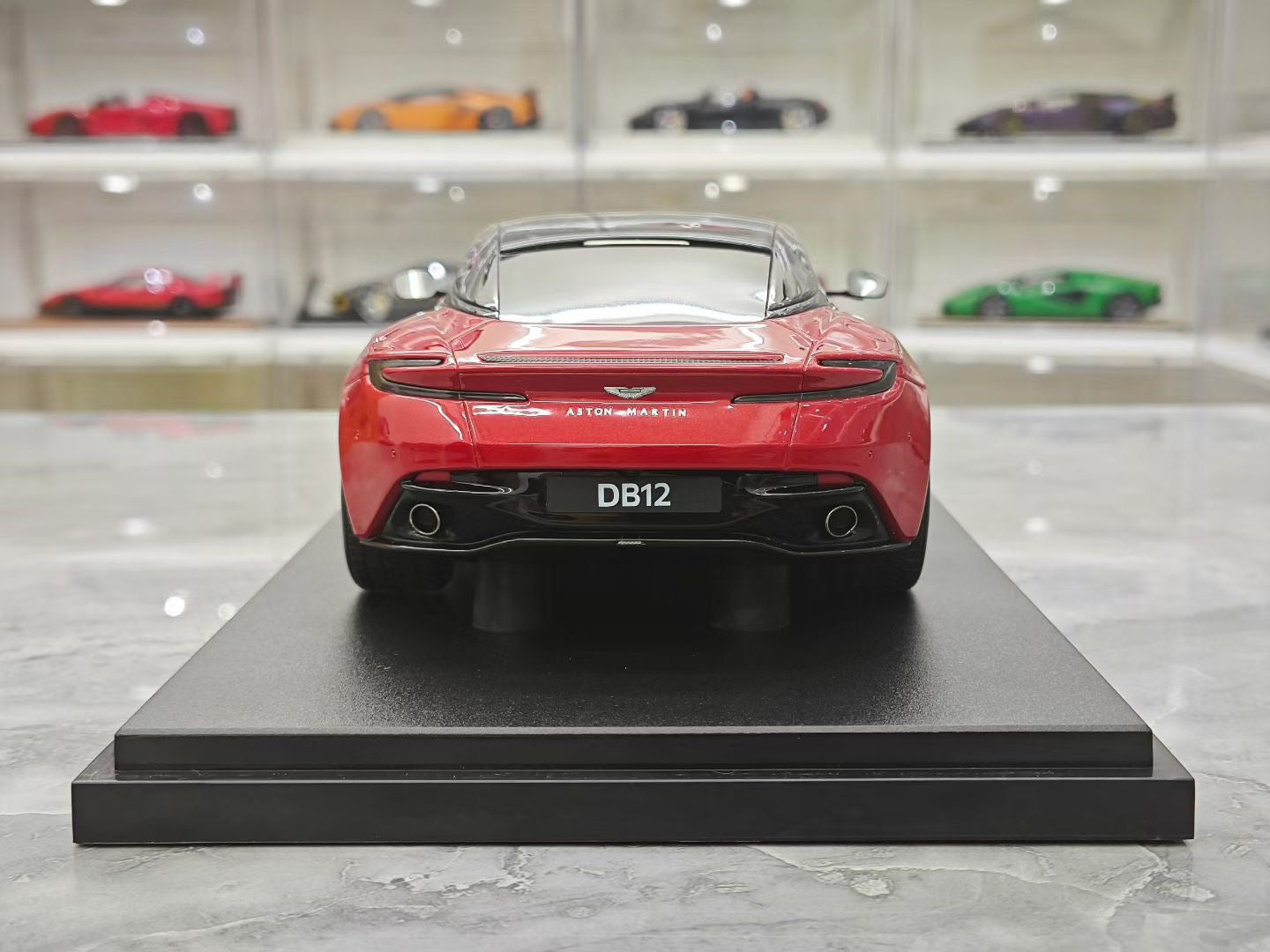 GT Spirit 1/18 Aston Martin DB12