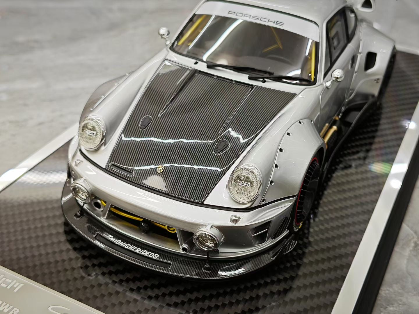 MCM 1/18 heavily modified Porsche 964 RWB widebody