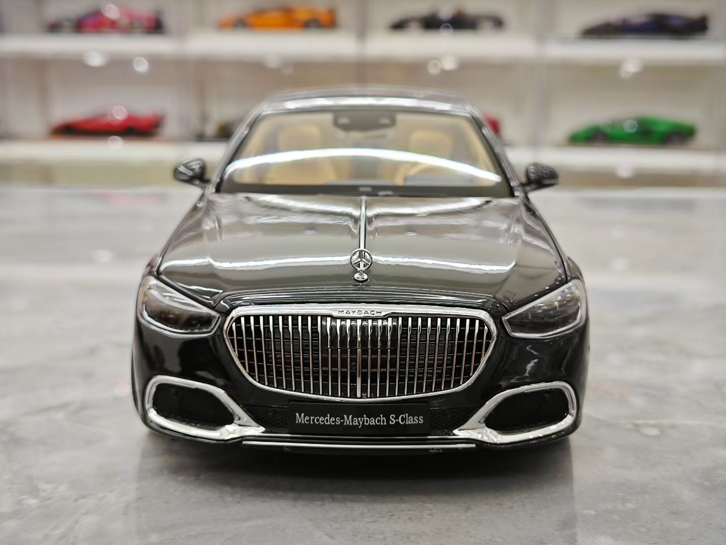 AR 1/18 Mercedes-Benz Maybach S-Class S680S