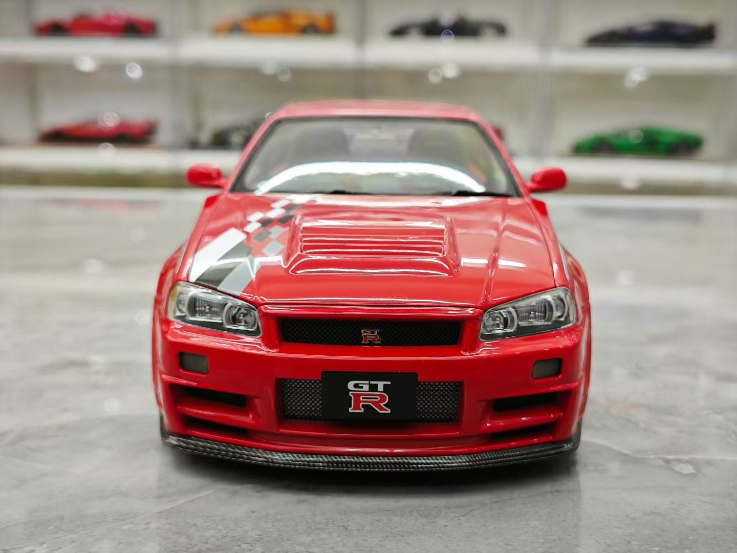 MOTORHELIX  1/18 Nissan GTR R34 Skyline