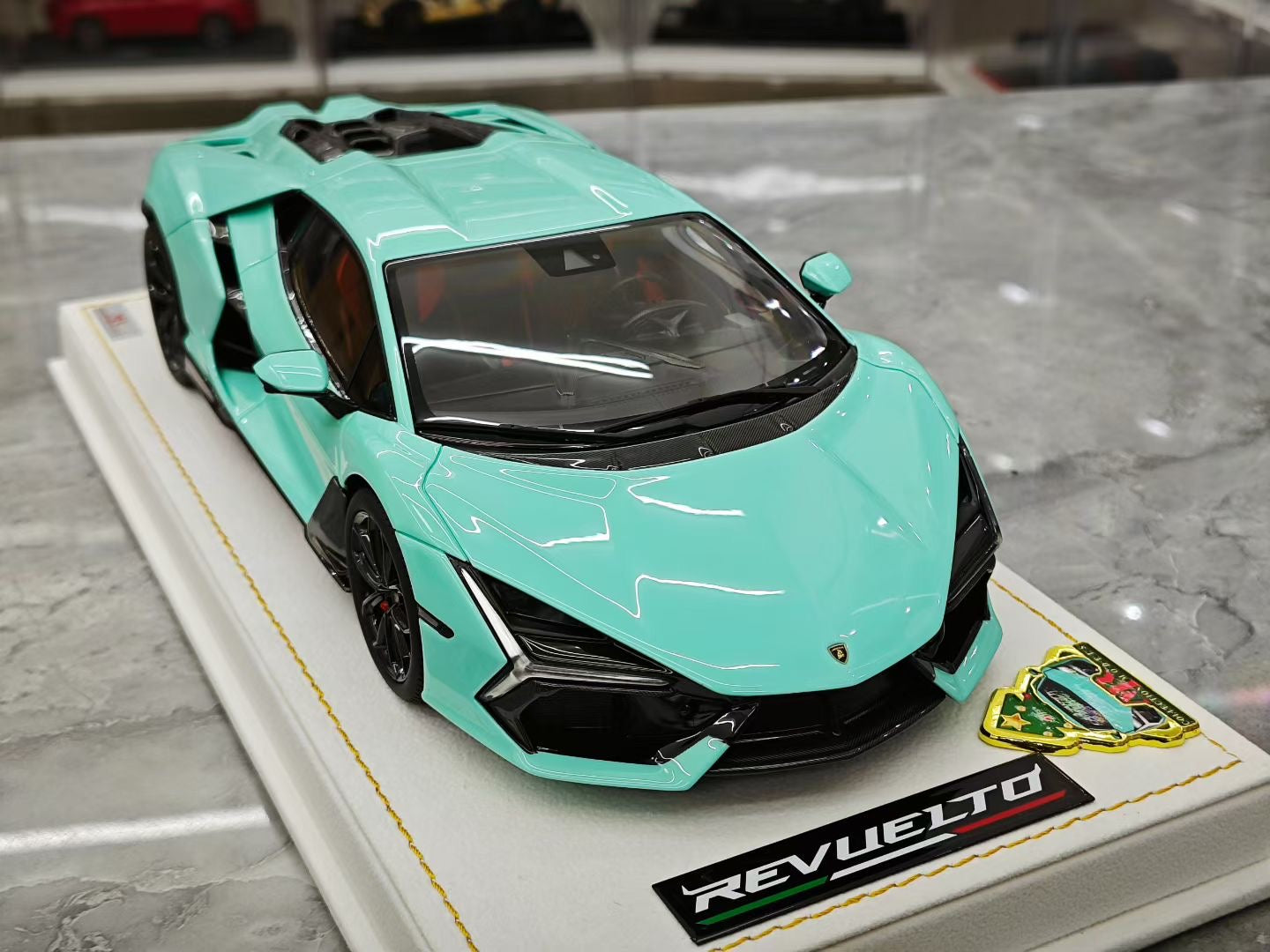 MR 1/18 Lamborghini Revuelto (Christmas Edition)